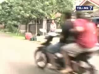 Waduk Kering, Pengungsi Kelud Antre Air Bersih