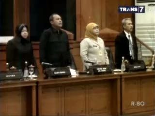 Risma Batal Mundur dari Kursi Walikota