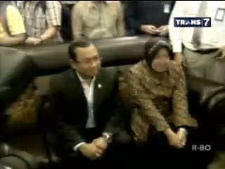 Sengketa Politik Risma vs Wishnu Mulai Terungkap