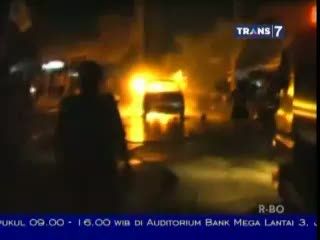 Mobil Penimbun BMM Terbakar