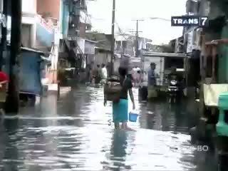 Banjir Mulai Surut, Anak-Anak Terserang Penyakit? 