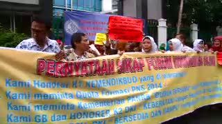Hanya Digaji Rp. 1 Juta Sebulan, Guru Honorer DKI Demonstrasi