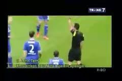 Momen Unik Februari: Siraman Kado Ultah hingga Tandukan Wasit ke Pemain