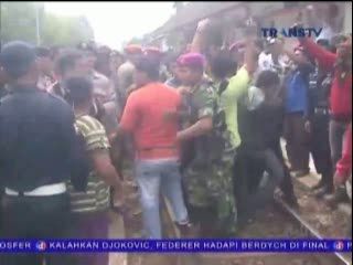 Dilarang Berjualan di Gerbong, Pedagang Pedagang Bentrok dengan Petugas