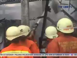 Bengkel Terbakar,10 Angkot Hangus Terbakar