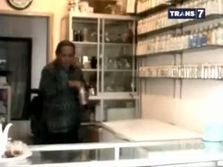 Wanginya Caleg Penjaja Parfum