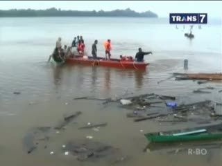 3 Balita Terseret Longsor Bantaran Kali