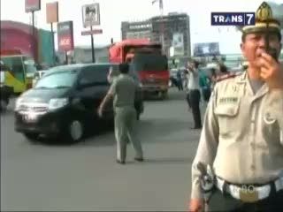 Ratusan Truk Sampah Langgar Jalur Bebas Truk