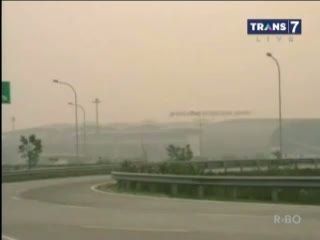 Kabut Asap Meluas, Sulit Dipadamkan