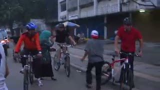 Aksi Perdana Ahok Bersepeda Sampai Kantor