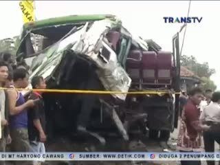 Menhut Tanggung Biaya Perawatan Korban Tabrakan Bus Vs KA di Cibitung