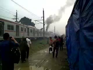 Pantograf KRL Commuter Line Terbakar