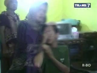 Ibu Benamkan Bayinya di Penampungan Air