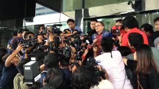 2 Jam Diperiksa KPK, Ruhut Pulang Naik Taksi