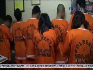 Satu Keluarga Ditangkap Saat Pesta Narkoba