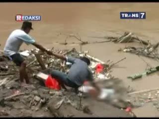 Jasad Bayi Tersangkut Sampah