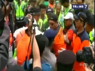 Jasad Korban Longsor Lembang Dievakuasi Tim SAR