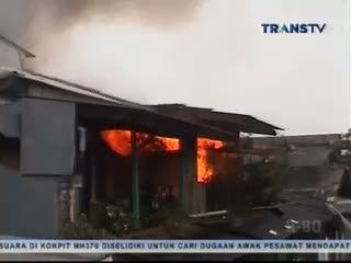 Gudang Bahan Kimia Terbakar, Terdengar Suara Ledakan 