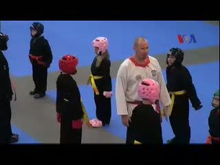 Wow, Ratusan Bule Belajar Silat dan Tenaga Dalam Merpati Putih di AS 