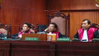 Hakim Tertidur Saat Emir Moeis Bacakan Pledoi