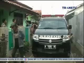 Pria Tewas dengan Luka di Tangan dan Leher