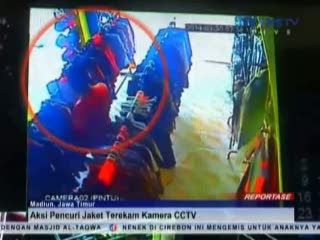 Aksi Pencuri Jaket Terekam Kamera CCTV