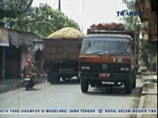 Warga Bekasi Protes Cairan Sampah yang Dibawa dari Jakarta