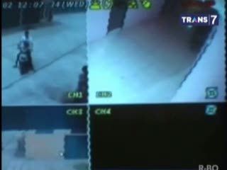 Polisi Sebar Foto Pria Misterius dan 2 Korban Pembunuhan