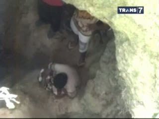 Penambang Tewas Tertimbun Batu Sedalam 20 Meter