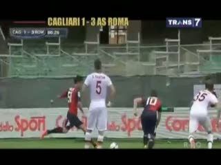 Hat-trick Destro Menangkan Roma