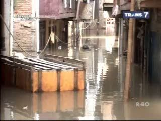 Tak Ada Hujan, Ciliwung Meluap Rendam Ratusan Rumah Setinggi 1 Meter