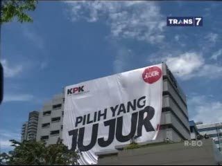Spanduk Raksasa Ajak Masyarakat Pilih Calon Jujur