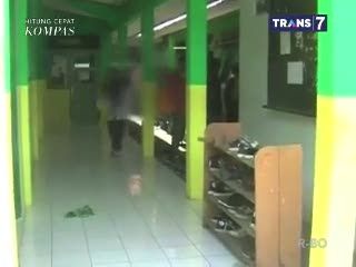 Dituduh Mencuri,2 Siswi SMP Dianiaya 3 Oknum Guru 