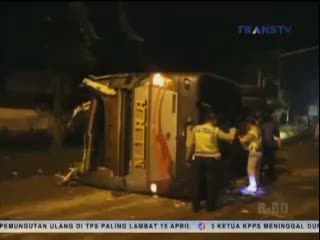 Sopir Bus Terbalik Menghilang, 1 Orang Tewas