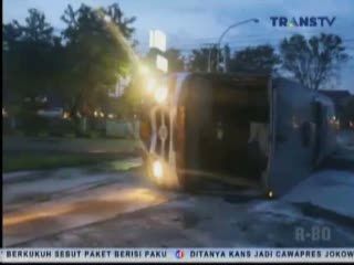 Bus Terbalik di Raya Trosobo, Satu Orang Tewas