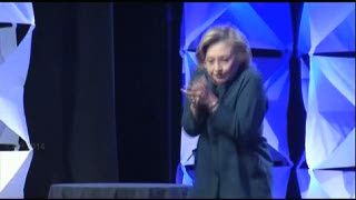 Dilempar  Sepatu Saat Pidato, Hillary Clinton Tanggapi dengan Canda