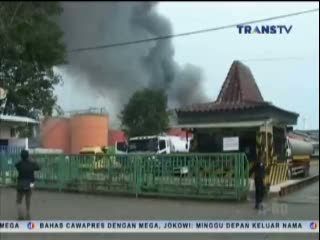 Pabrik Pakan Ternak Terbakar Hebat, Karyawan Panik
