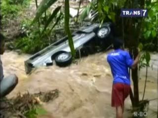 Korban Minibus Tertimpa Longsor Bertambah Jadi 2 Orang
