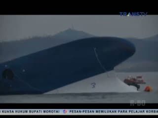 Upaya Pencarian Korban Kapal Feri Tenggelam Terkendala Tingginya Ombak