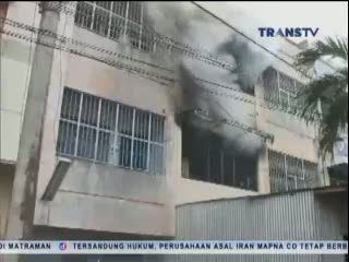 Rumah Dilalap Api, Penghuni Panik Berhamburan Selamatkan Diri
