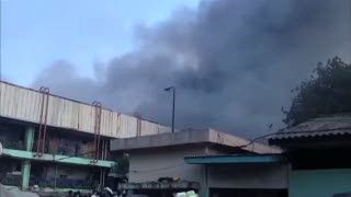 Asap Hitam Masih Membumbung dari Pasar Senen