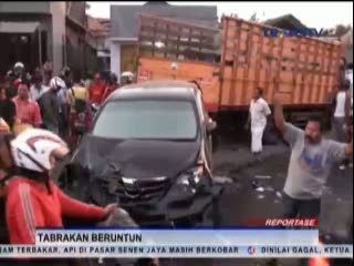 Tabrakan Berutun Libatkan 17 Kendaraan, 1 Tewas dan Belasan Terluka