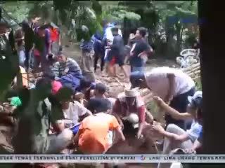Penasaran, Warga Berburu Harta Karun