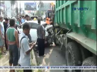 Tabrakan Beruntun, 15 Mobil dan 2 Motor Rusak Parah