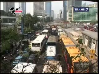 Ribuan Buruh Penuhi Bundaran HI