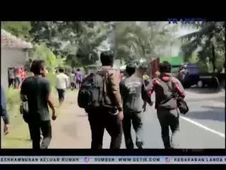 Kades Mesum, Warga Hancurkan Kantor Desa
