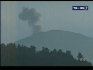  Intensitas Letusan dan Asap Tebal Gunung Slamet Meningkat