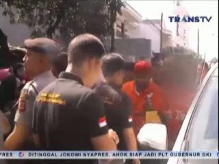 Rekonstruksi Pembunuhan Pasangan Suami Istri Dipenuhi Warga