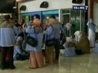 Jamaah Umroh Bekali Diri dengan Masker dan Vaksin