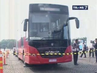 Mencoba Bus Transjakarta Buatan Swedia